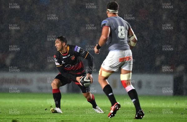 300917 - Dragons Rugby v Southern Kings - Guinness PRO14 - Gavin Henson of Dragons gets the ball away