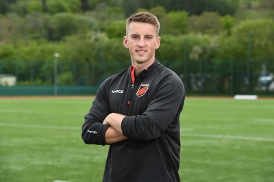 250521 -  Dragons signing Evan Lloyd