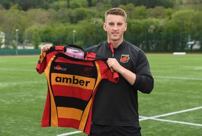 250521 -  Dragons signing Evan Lloyd