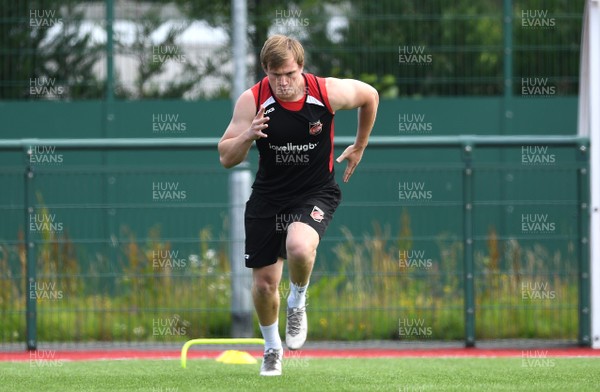 070720 - Dragons Rugby Training - Nick Tompkins during training