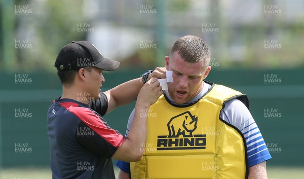 070819 - Dragons Training Session - Lloyd Fairbrother is patched up Barry Chan during Dragons training session