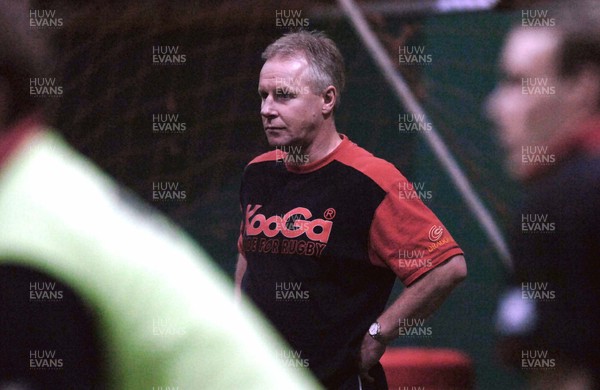 100106 - Newport Gwent Dragons Training -  Dragons Head Coach Paul Turner during training 