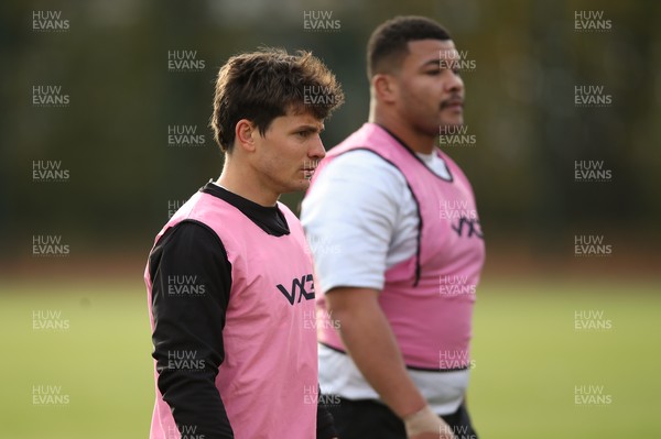 231121 - Dragons Training Session - Gonzalo Bertranou of Dragons and Leon Brown during a training session