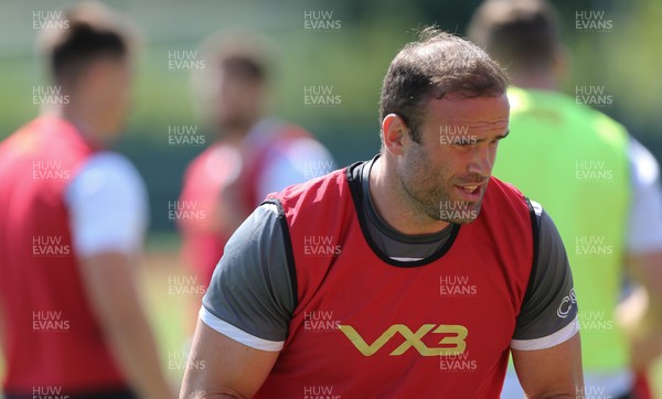 240821 - Dragons Training session - Jamie Roberts during training session