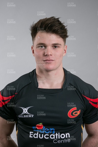 180117 - Dragons U18 Squad Portraits - Tom Hoppe