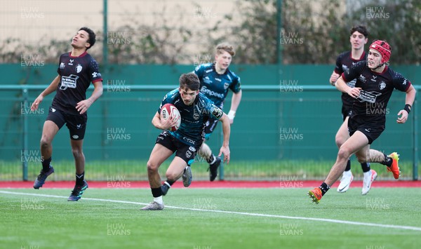 140124 - Dragons U18s v RGC U18s, Regional Age Grade Championship - Carter Pritchard of Dragons races in to score try