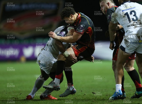 180119 -  Dragons v ASM Clermont Auvergne, European Challenge Cup - Zane Kirchner of Dragons is tackled by Apisai Naqalevu of ASM Clermont Auvergne