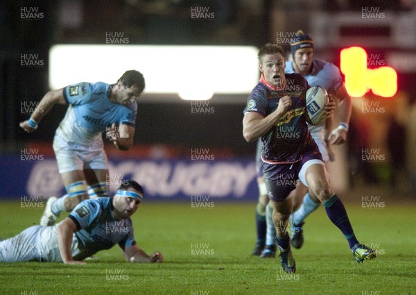 201012 - Newport Gwent Dragons v  Aviron Bayonnais - Amlin Challenge Cup   Dragon's Lewis Robling makes a break through the Bayonne defence 