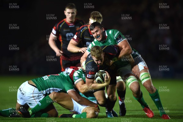 010918 - Dragons v Benetton - Guinness PRO14 - Jack Dixon of Dragons is tackled by Tito Tebaldi and Tiziano Pasquali of Benetton