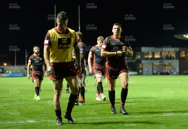 010918 - Dragons v Benetton - Guinness PRO14 - Tavis Knoyle and Elliot Dee of Dragons look dejected