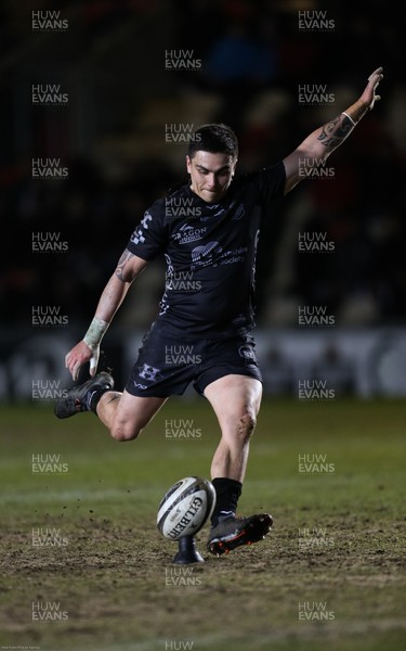 060320 - Dragons v Benetton Rugby, Guinness PRO14 - Jacob Botica of Dragons kick conversion