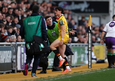 280226 - Dragons RFC v Benetton Rugby - United Rugby Championship - Che Hope of Dragons leaves the field injured