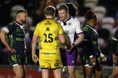 280226 - Dragons RFC v Benetton Rugby - United Rugby Championship - Referee Eoghan Cross speaks to Angus O�Brien of Dragons 