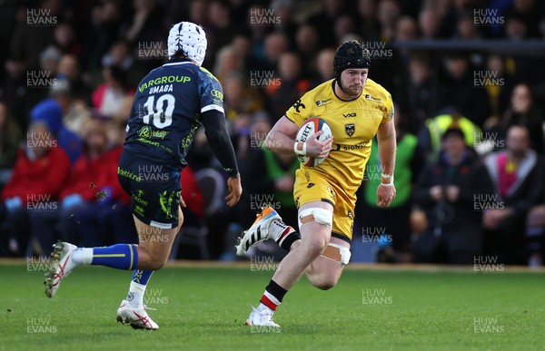 280226 - Dragons RFC v Benetton Rugby - United Rugby Championship - Evan Minto of Dragons is challenged by Jacob Umaga of Benetton Rugby 