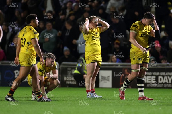 280226 - Dragons RFC v Benetton Rugby - United Rugby Championship - Dejected Dragons at full time