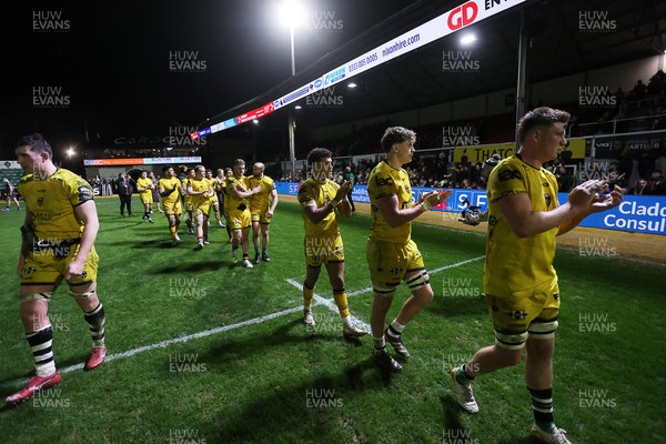280226 - Dragons RFC v Benetton Rugby - United Rugby Championship - Dragons thank the fans at full time