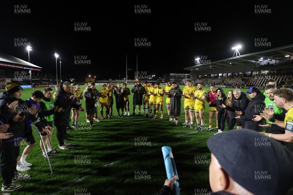 280226 - Dragons RFC v Benetton Rugby - United Rugby Championship - Dragon team huddle
