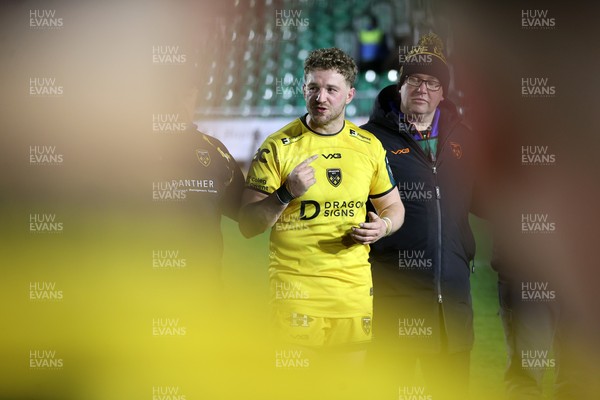 280226 - Dragons RFC v Benetton Rugby - United Rugby Championship - Angus O�Brien of Dragons speaks to the team