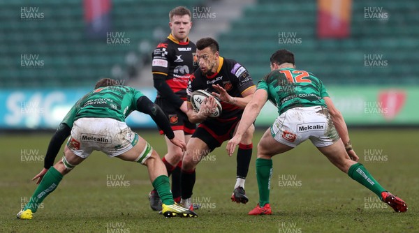 180218 - Dragons v Benetton Treviso - Guinness PRO14 - Zane Kirchner of Dragons is tackled by Marco Barbini and Luca Morisi of Treviso