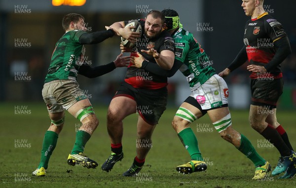 180218 - Dragons v Benetton Treviso - Guinness PRO14 - Gerard Ellis of Dragons is tackled by Francesco Minto of Treviso