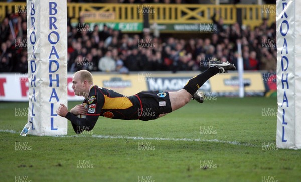 26.12.08  Dragons v Cardiff Blues... Dragons' Richard Fussell  dives in to score try. 