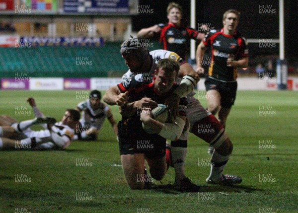 061213 - Newport Gwent Dragons v Bordeaux-Begles, Amlin Challenge Cup - Dragons Patrick Leach beats Bordeaux-Begles Gautier Gibouin as he dives in to score try