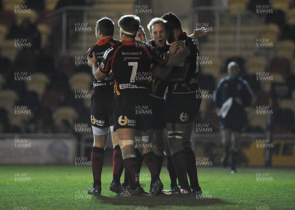 061213 - Newport Gwent Dragons v Union Bordeaux Begles - Amlin Challenge Cup -Toby Faletau of Newport Gwent Dragons celebrates with teammates after scoring a try