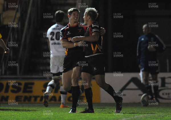 061213 - Newport Gwent Dragons v Union Bordeaux Begles - Amlin Challenge Cup -Ashley Smith of Newport Gwent Dragons celebrates scoring his try with teammate