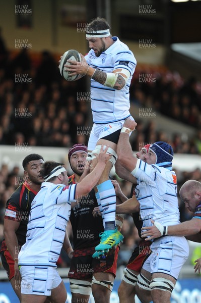 061018 - Dragons v Cardiff Blues - Guinness Pro 14 - Josh Turnbull of the Cardiff Blues wins clean line out ball