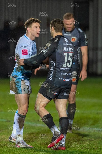 261220 - Dragons v Cardiff Blues - Guinness PRO14 - Josh Adams of Cardiff Blues and Jonah Holmes of Dragons shake hands at the final whistle