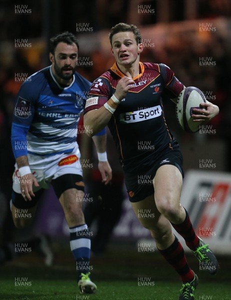 150116 - Newport Gwent Dragons v Castres, European Challenge Cup - Hallam Amos of Newport Gwent Dragons races in to score try