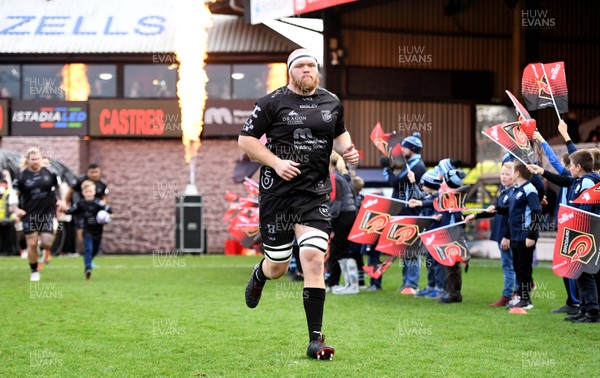 161119 - Dragons v Castres - European Rugby Challenge Cup - Joe Davies of Dragons leads out his side