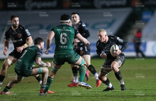 050221 - Dragons v Connacht, Guinness PRO14 - Ben Fry of Dragons takes on Caolin Blade of Connacht and Paul Boyle of Connacht