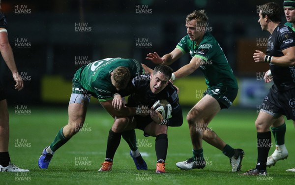 111019 - Dragons v Connacht - Guinness PRO14 - Sam Davies of Dragons is tackled by Peter Robb of Connacht