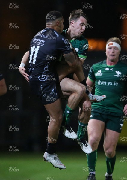 111019 - Dragons v Connacht - Guinness PRO14 - John Porch of Connacht collides with Ashton Hewitt of Dragons in the air