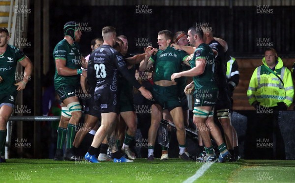 111019 - Dragons v Connacht - Guinness PRO14 - The teams exchange blows just before full time