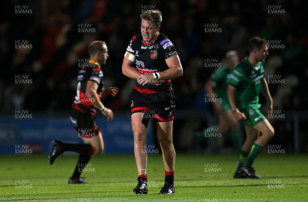 150917 - Dragons Rugby v Connacht - Guinness PRO14 - Tyler Morgan of Dragons clutches his ribs during the game and goes off injured minutes later