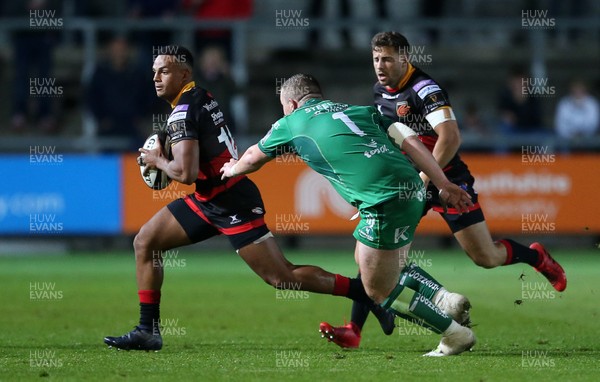 150917 - Dragons Rugby v Connacht - Guinness PRO14 - Ashton Hewitt of Dragons gets past Denis Coulson of Connacht