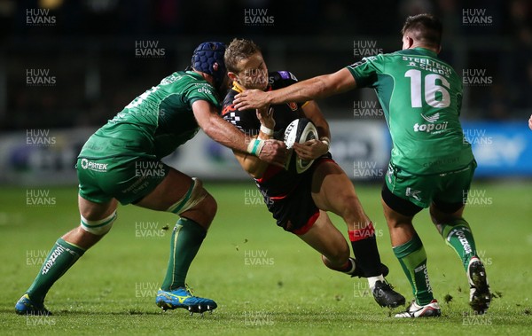 150917 - Dragons Rugby v Connacht - Guinness PRO14 - Hallam Amos of Dragons is tackled by John Muldoon and Dave Heffernan of Connacht
