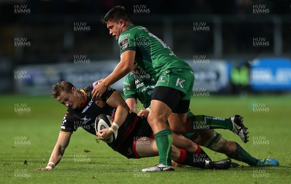 150917 - Dragons Rugby v Connacht - Guinness PRO14 - Hallam Amos of Dragons is tackled by John Muldoon and Dave Heffernan of Connacht