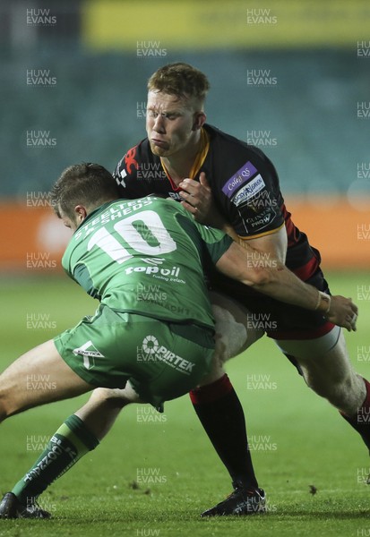 150917 - Dragons v Connacht, Guinness Pro14 - Jack Dixon of Dragons takes on Jack Carty of Connacht and Eoghan Masterson of Connacht
