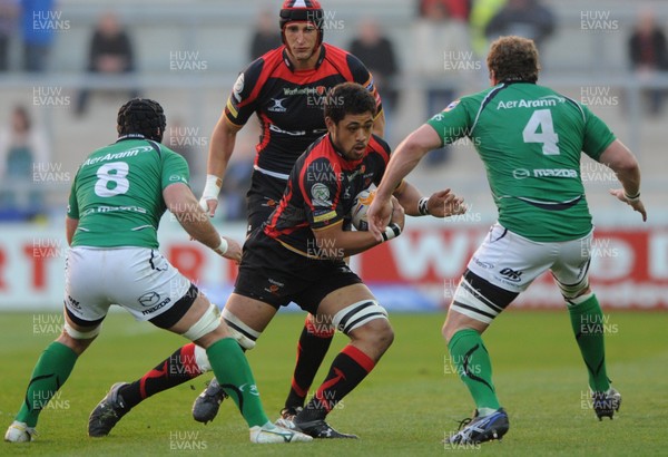 300312 - Newport-Gwent Dragons v Connacht - RaboDirect PRO12 -Toby Faletau of Newport-Gwent Dragons takes on John Muldoon and Mike Swift of Connacht