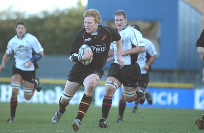 080105 - Newport Gwent Dragons v Edinburgh - Celtic League - Dragon's jamie Ringer heads for the line