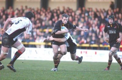 080105 - Newport Gwent Dragons v Edinburgh - Celtic League - Dragon's Kevin Morgan is tackled by Alasdair Strkosch