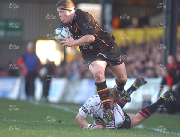 080105 - Newport Gwent Dragons v Edinburgh - Celtic League - Dragons Steve Jones beats tackle by Matt Dey