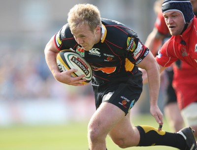 18.04.10 ... Newport Gwent Dragons v Edinburgh - Magners League -  Dragons' Ashley Smith dives in to score try 