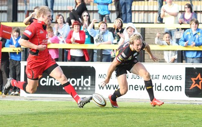 18.04.10 ... Newport Gwent Dragons v Edinburgh - Magners League -  Dragons' Will Harries races in to score try 