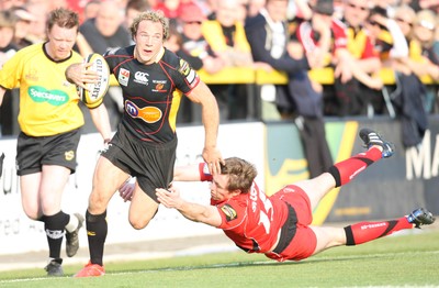 18.04.10 ... Newport Gwent Dragons v Edinburgh - Magners League -  Dragons' Will Harries gets away from Edinburgh's Jim Thompson on his way to scoring his second try 