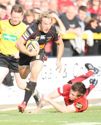 18.04.10 ... Newport Gwent Dragons v Edinburgh - Magners League -  Dragons' Will Harries gets away from Edinburgh's Jim Thompson on his way to scoring his second try 