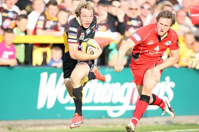 18.04.10 ... Newport Gwent Dragons v Edinburgh - Magners League -  Dragons' Will Harries gets away from Edinburgh's Mark Robertson to score his second try 